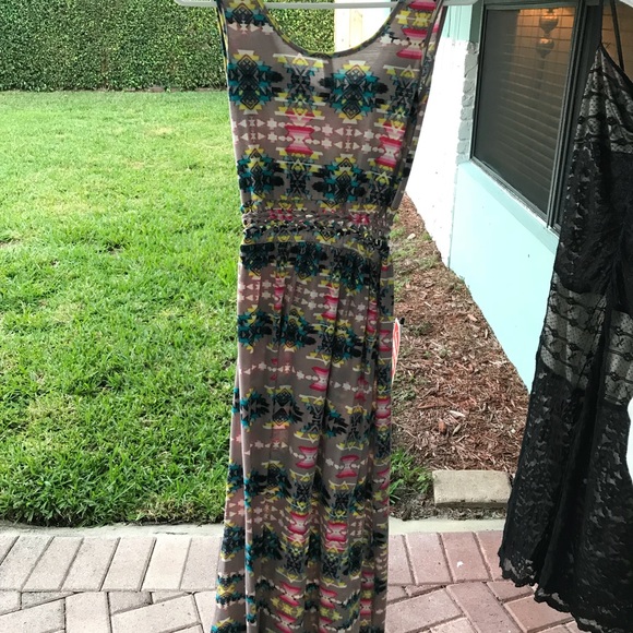 Dresses and pant outfit - Picture 6 of 8